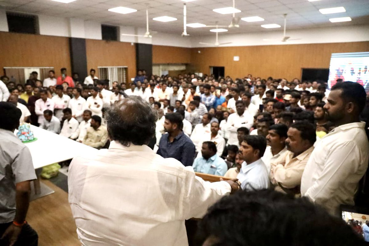 vijugouda_patil's tweet photo. ನನ್ನ ಜನ್ಮದಿನವನ್ನು ಹಬ್ಬವಾಗಿ ಆಚರಿಸಿದ ನಿಮ್ಮೆಲ್ಲರ ಪ್ರೀತಿಗೆ ಅಭಾರಿಯಾಗಿರುವೆ. ಶುಭ ಹಾರೈಸಿದ ನನ್ನ ಕುಟುಂಬ, ಸ್ನೇಹಿತರು, ಕಾರ್ಯಕರ್ತರು ಸೇರಿದಂತೆ ಪ್ರತಿಯೊಬ್ಬರಿಗೆ ಧನ್ಯವಾದಗಳು. ನಿಮ್ಮ ಆಶಿರ್ವಾದ ಸದಾ ಇರಲಿ ಎಂದು ಆಶಿಸುವೆ.
#vijugoudapatil #birthdaycelebration #TeamVSP https://t.co/ccaqfcHyav