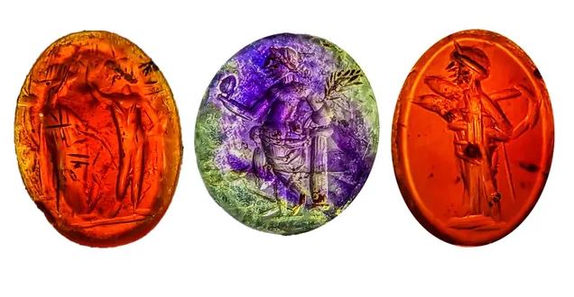 In The Observer today... Roman bathers’ gems lost 2,000 years ago found near Hadrian’s Wall bit.ly/3kTvD1z