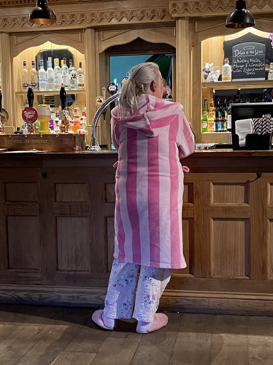weldon_martin's tweet photo. …… please…..you though it was ok to come out dressed like this 🇮🇪😡😡😡…. Respect yourself….. TRAMP !!!! https://t.co/7YVbz0oBep