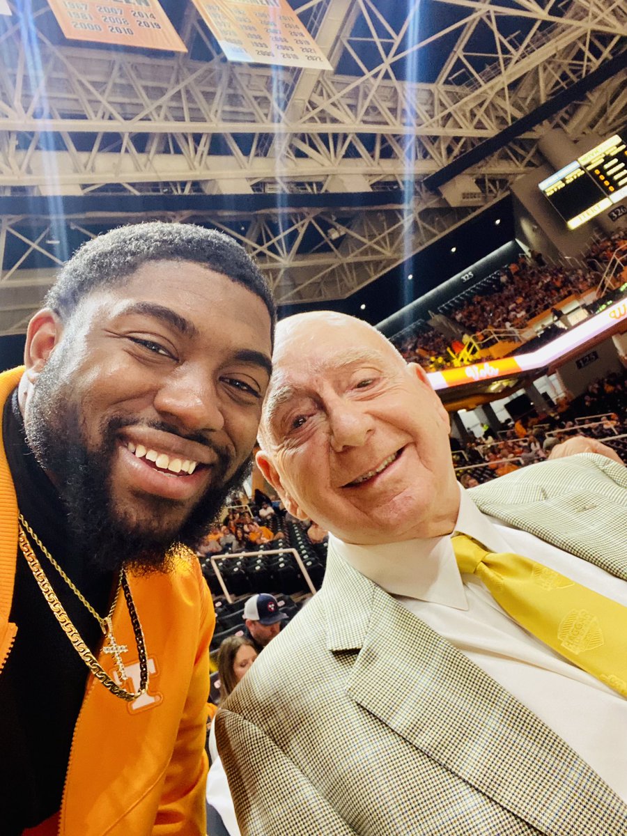 PharizWatkins's tweet photo. The Greatest College Basketball Broadcaster Of All Time ! @DickieV .
Getting the opportunity to meet & have a moment of conversation with you was a blessing. You are a true Diaper Dandy.
#DickyV #Primetimeplayer #DiaperDandy https://t.co/ckCndQfTqh