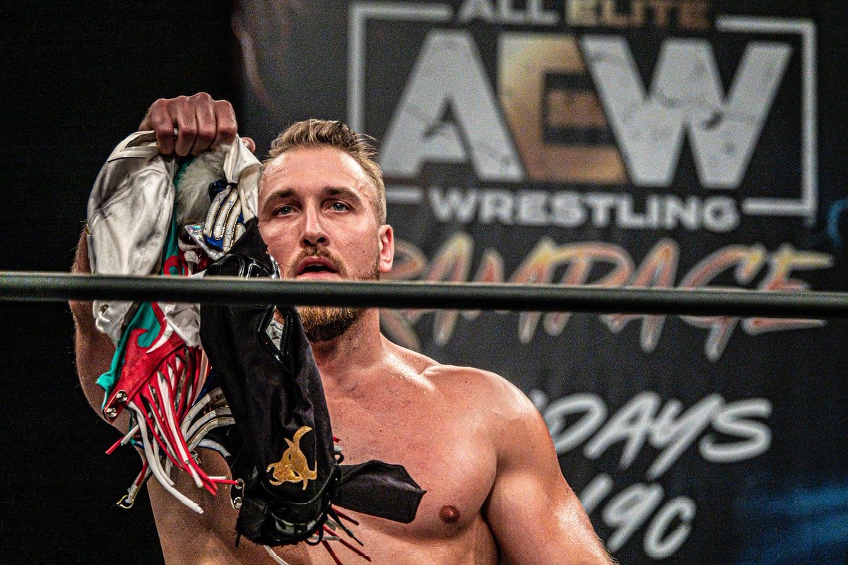 Mask collector. #AEW #LFI #PerroPeligroso #StillHandPicked