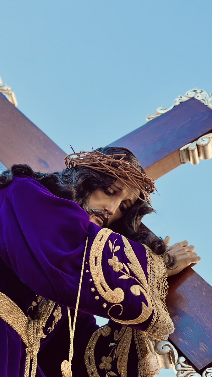 En la mañana de hoy, hemos acompañado a Nuestro Padre Jesús Nazareno de La Carolina en su procesión extraordinaria con motivo de la entrega de llaves de la ciudad a la imagen de Nuestro Padre Jesús.