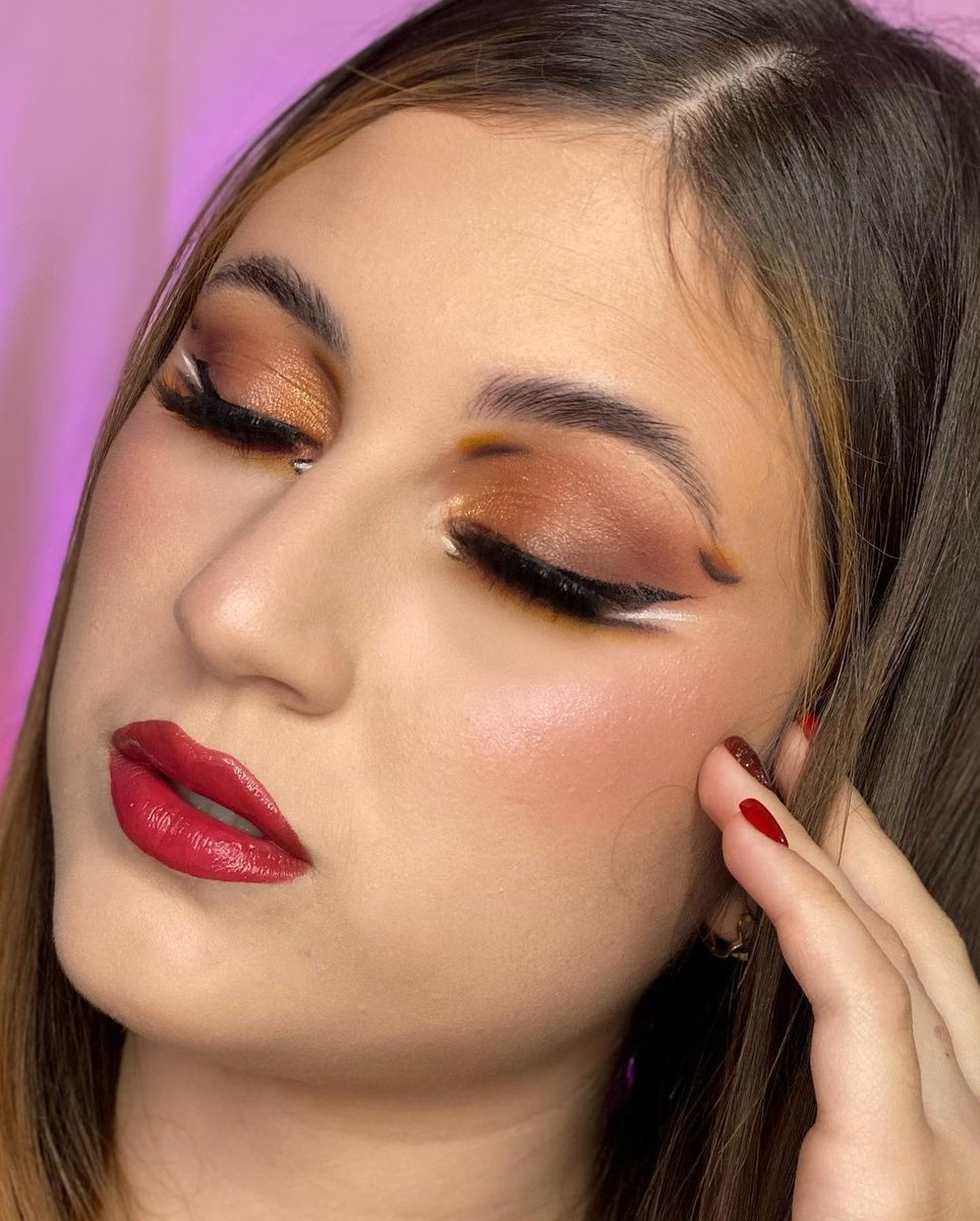 estatemakeup's tweet photo. @osmarymakeup_using our Fall Edit Palette!

#estatecosmetics #vegan #crueltyfree #falledit https://t.co/C49kFL9pvz