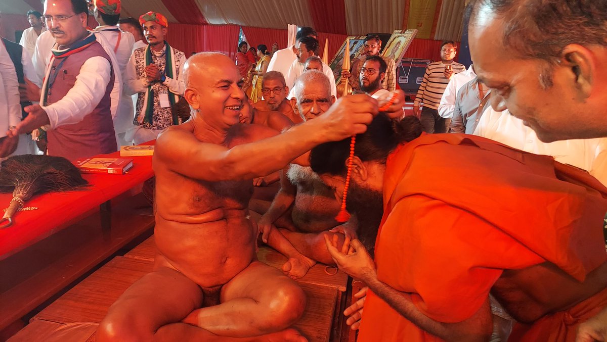 yogrishiramdev's tweet photo. अंतर्मना आचार्य श्री 108 प्रसन्नसागर जी महाराज के सदी के कठिनतम
496 दिन के निर्जला उपवास का महापारणा
557 दिन के एकांतवास में अखंड मौन की महासाधना के बाद दर्शन कर अभिभूत हूँ। https://t.co/x23NMGZy25