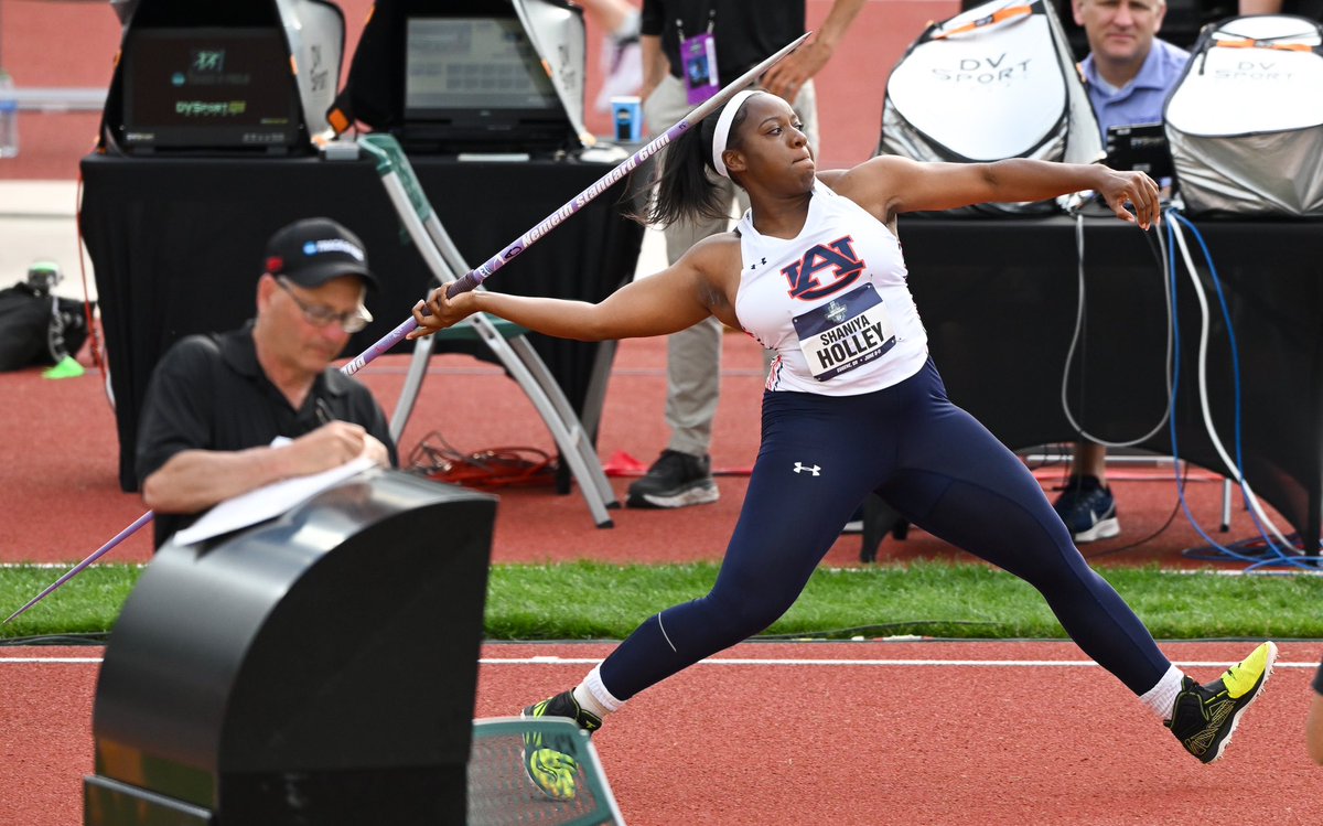 Wishing the happiest of birthdays to <a href="/ShaniyaHolley/">shaniya🤎</a> 🎉

Hope you have a great day! 

#WarEagle