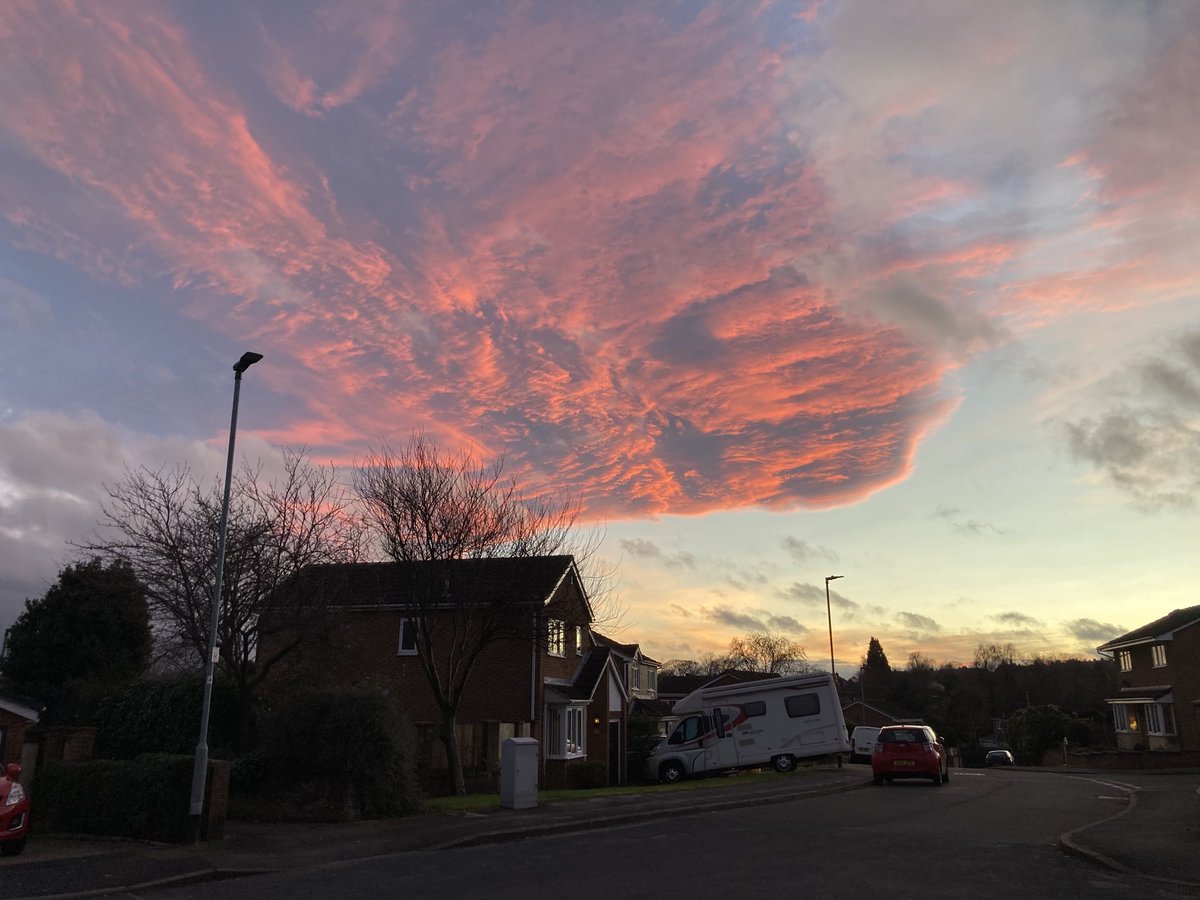 JohnForman_'s tweet photo. The sky tonight over Wakefield. https://t.co/zO0iryqvdx