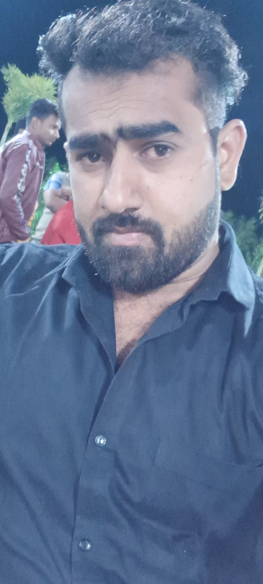 Aadi_AR_1920's tweet photo. जरूरी है तस्वीरें लेना भी,
आइना गुजरे हुए लम्हे नहीं दिखाता है...!! 🍁 #Strust https://t.co/en0DCSKc5t