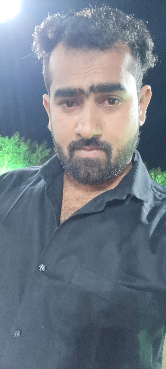 Aadi_AR_1920's tweet photo. जरूरी है तस्वीरें लेना भी,
आइना गुजरे हुए लम्हे नहीं दिखाता है...!! 🍁 #Strust https://t.co/en0DCSKc5t