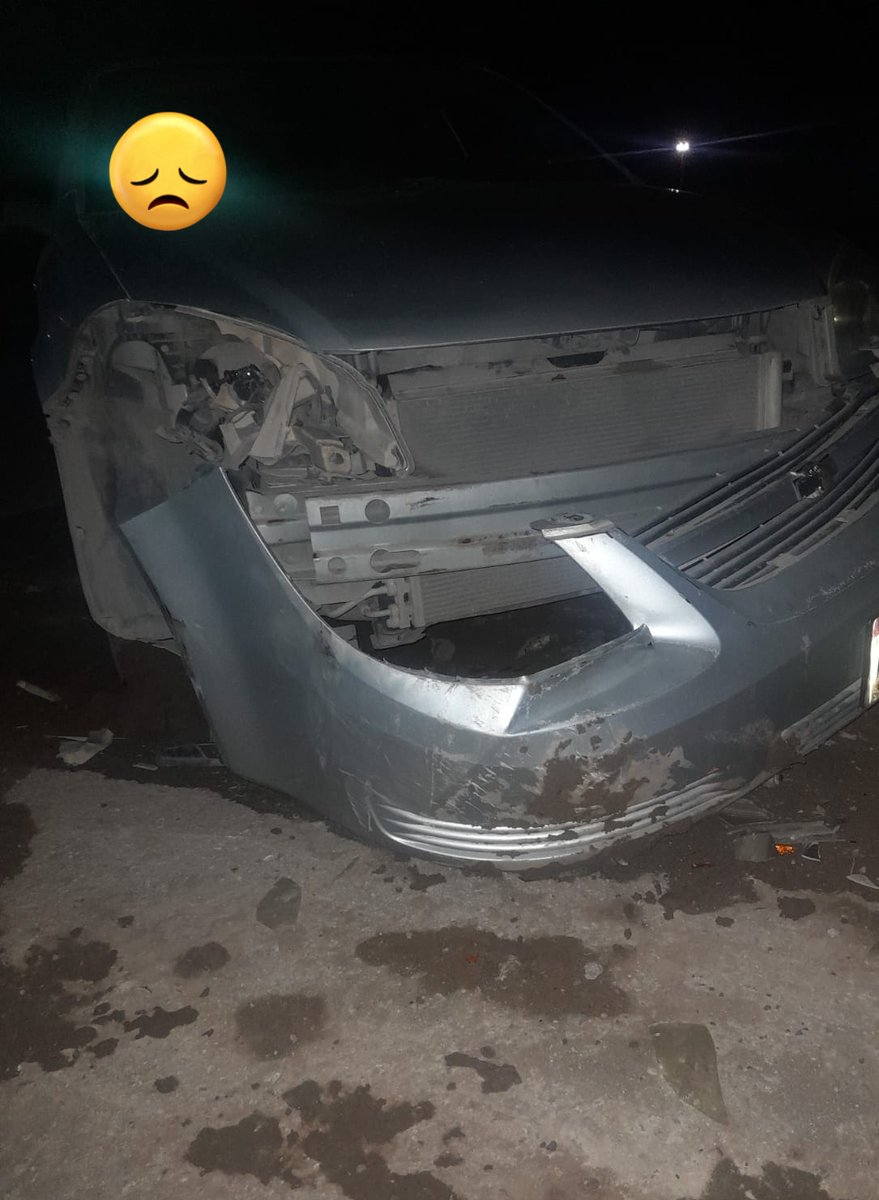 s61008975's tweet photo. @LosDarwinAwards Asi nos paso hace unas semanas un camion con plataforma nos desmadr0 el carro https://t.co/d0YuLUU3iG