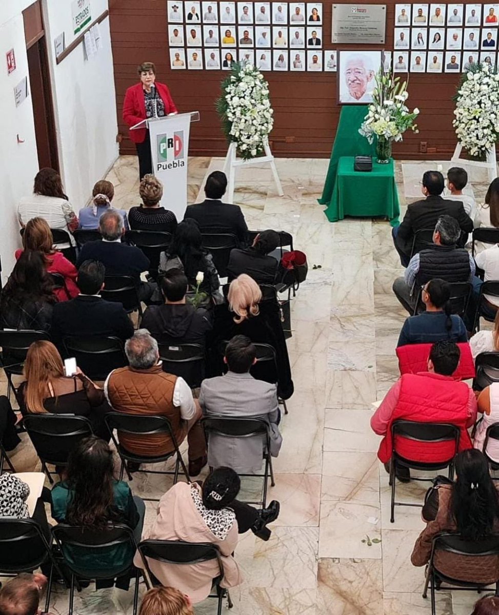 PRIPueblaCapi's tweet photo. 🕊️ Acompañamos a nuestra querida maestra @silvia_tanus para recordar  con cariño y respeto a su esposo Octavio Mercado, en su homenaje póstumo. Su legado priísta nos acompañará siempre. https://t.co/nUaeCoDfDG
