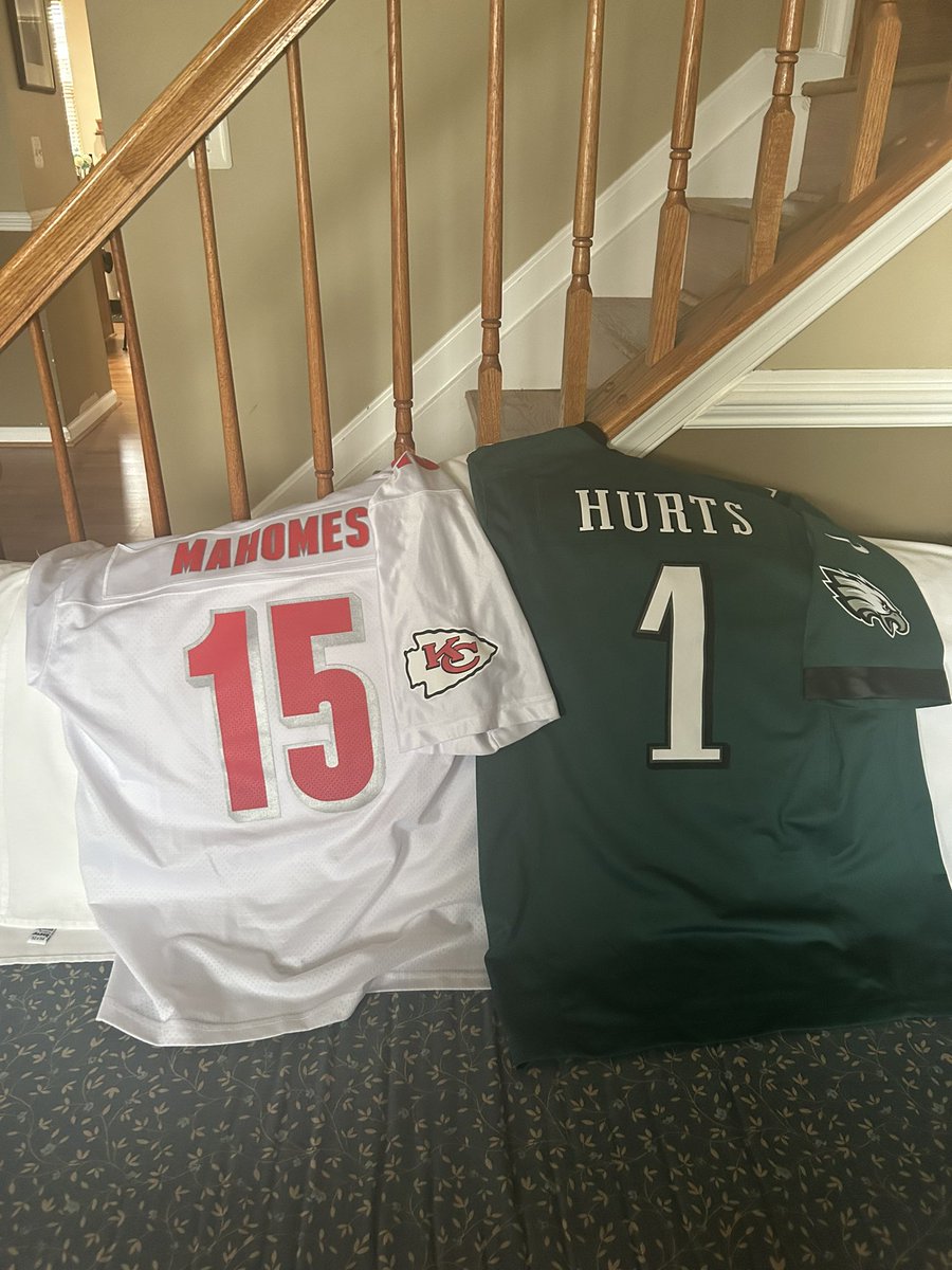 mamapride5's tweet photo. 2 of my favorite QB’s are playing today! Let’s Go….get that ”W”! https://t.co/c3DYGOGTpP