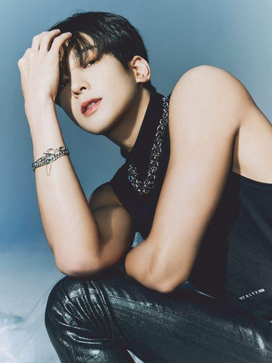 _wytwornia_'s tweet photo. [WONWOO]  DEBIUT

1st ALBUM

  [WONWOO DIARY'S] TEASER PHOTOS https://t.co/9S7tRqpm2y