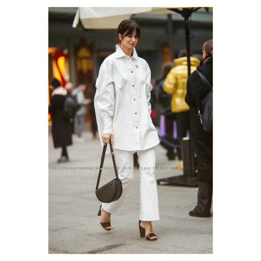 Katherine Waterston Russia tweet media