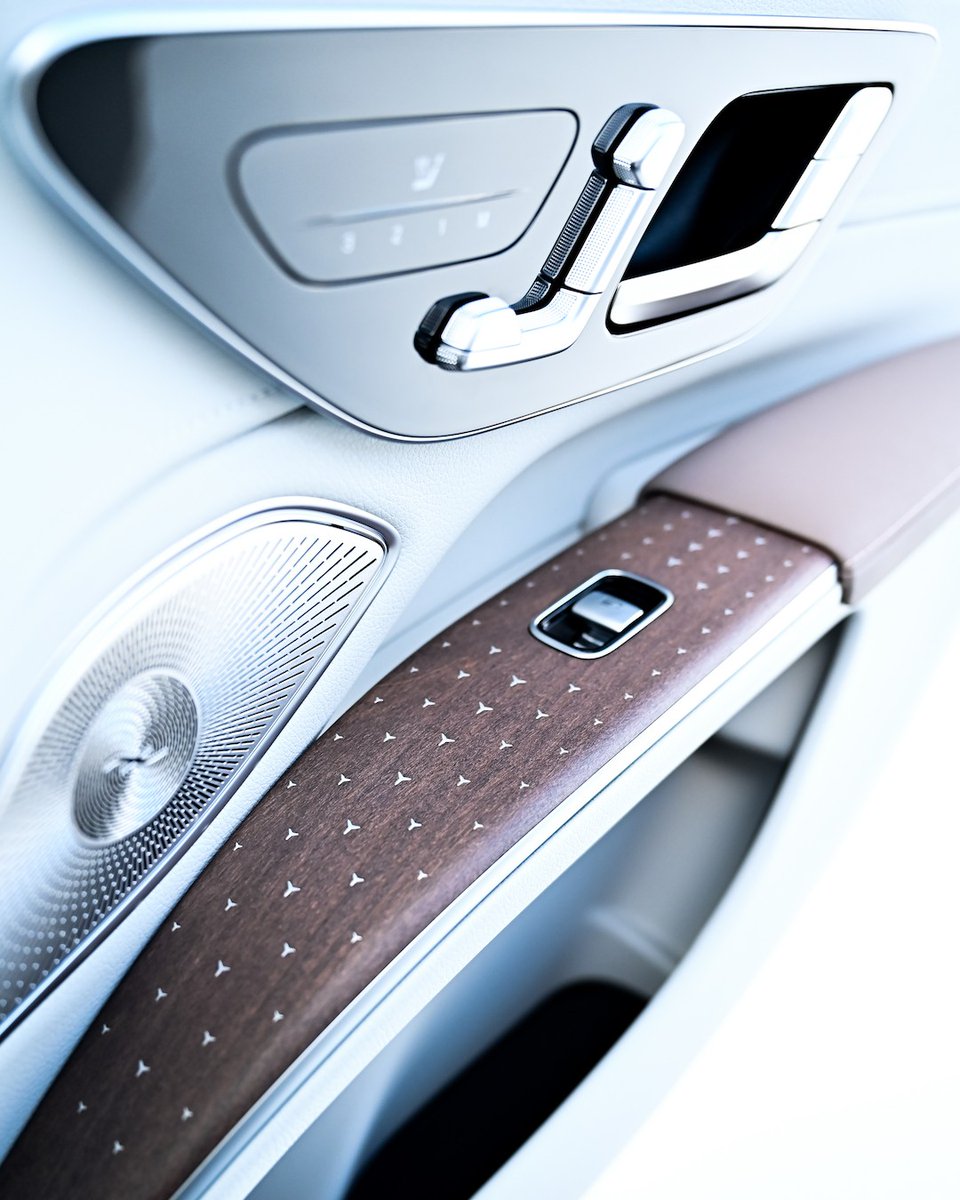 MercedesBenzUSA's tweet photo. In love with the details.​
​
📸 IG: rawlenses​
​
#MercedesBenz #EQS #SUV https://t.co/zfGHDtQsoD