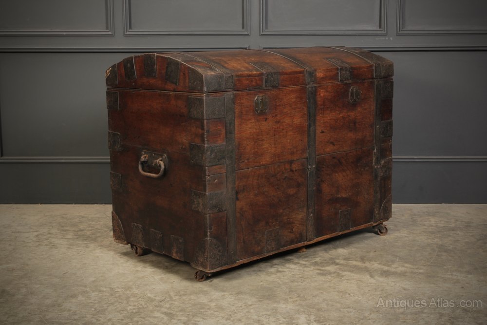 antiques_atlas's tweet photo. Oak & Iron Silver Chest from LT Antiques. #antiques @ltantiques https://t.co/qNmTYjoH0S #AntiqueFurniture https://t.co/6y3au7C80O
#silverchest #antiquesilverchest #antiquechests https://t.co/v4CbUR9cRz