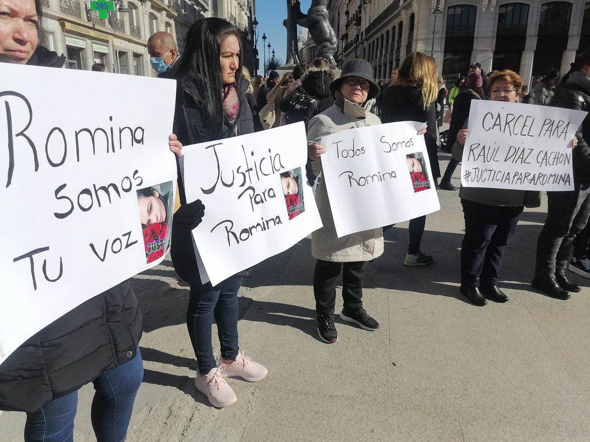 PyResisteMadrid's tweet photo. Estamos en Sol exigiendo justicia para Romina y Cárcel para Raúl Díaz Cachón
@PUFeminista @UltimaHoracom @ABCDigital 
#TodosSomosRomina https://t.co/Y2nsSw7gai