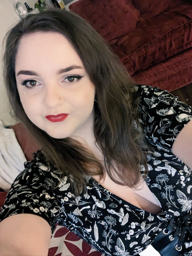 Amykinsoo's tweet photo. Felt like a glamorous pirate wench last night, kinda dig it 🦜🏴‍☠️❣️ https://t.co/7UuCKx7Y0n