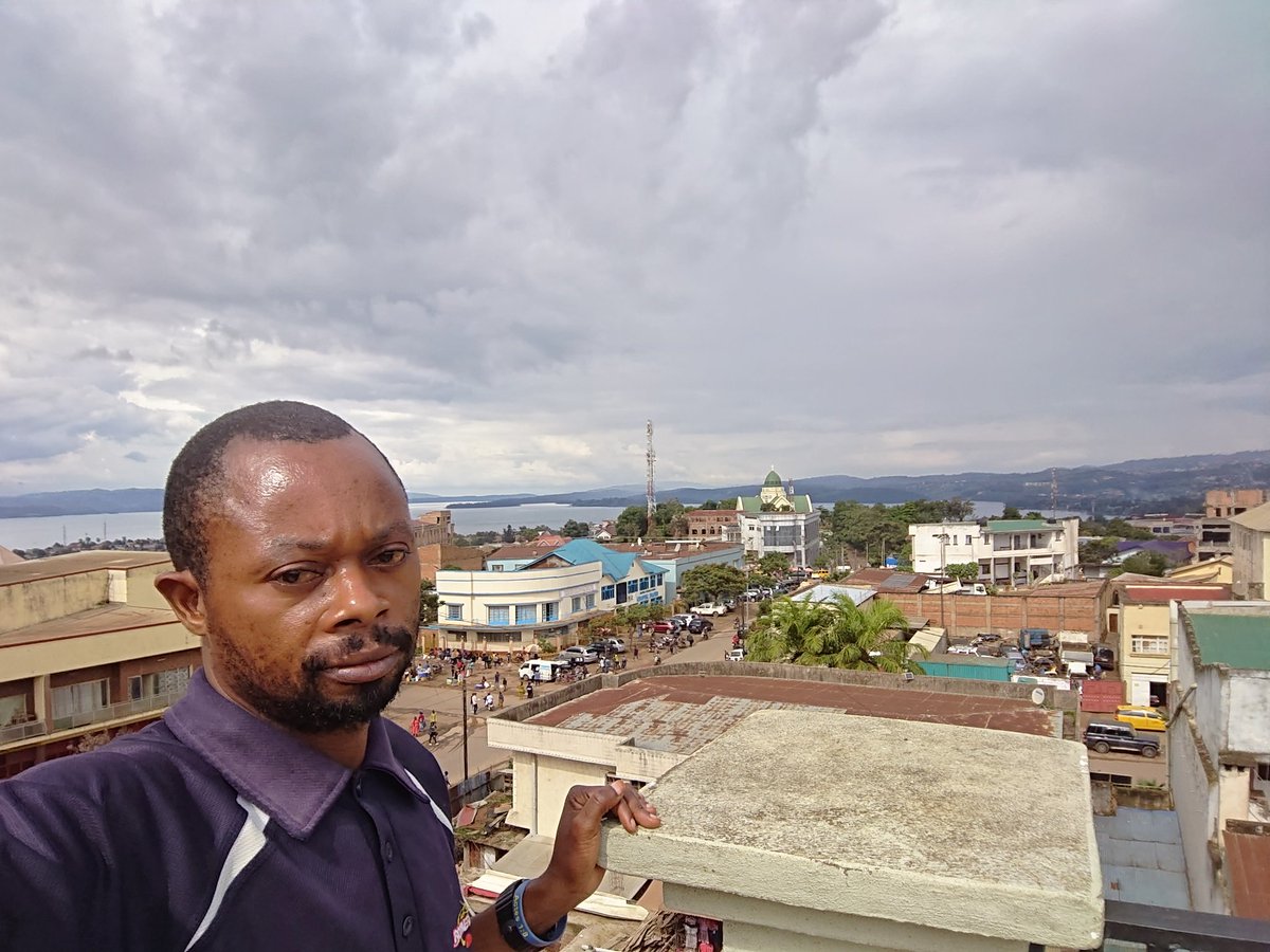 YangoBulambo's tweet photo. L'hoe mérite qu'il se soucie de lui même car il porte en lui les germes de son devenir. La plus part des leaders ne savent pas briser la peur et prendre le risque. Or, un leader doit savoir étudier le moment et prendre les risques. Commer, c'est déjà faire la moitié de la tâche https://t.co/AF0u9jRx4K
