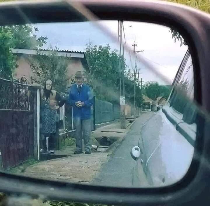 "พวกเขาสอนคุณทุกอย่างในชีวิต ยกเว้นวิธีที่จะอยู่โดยไม่มีพวกเขา"