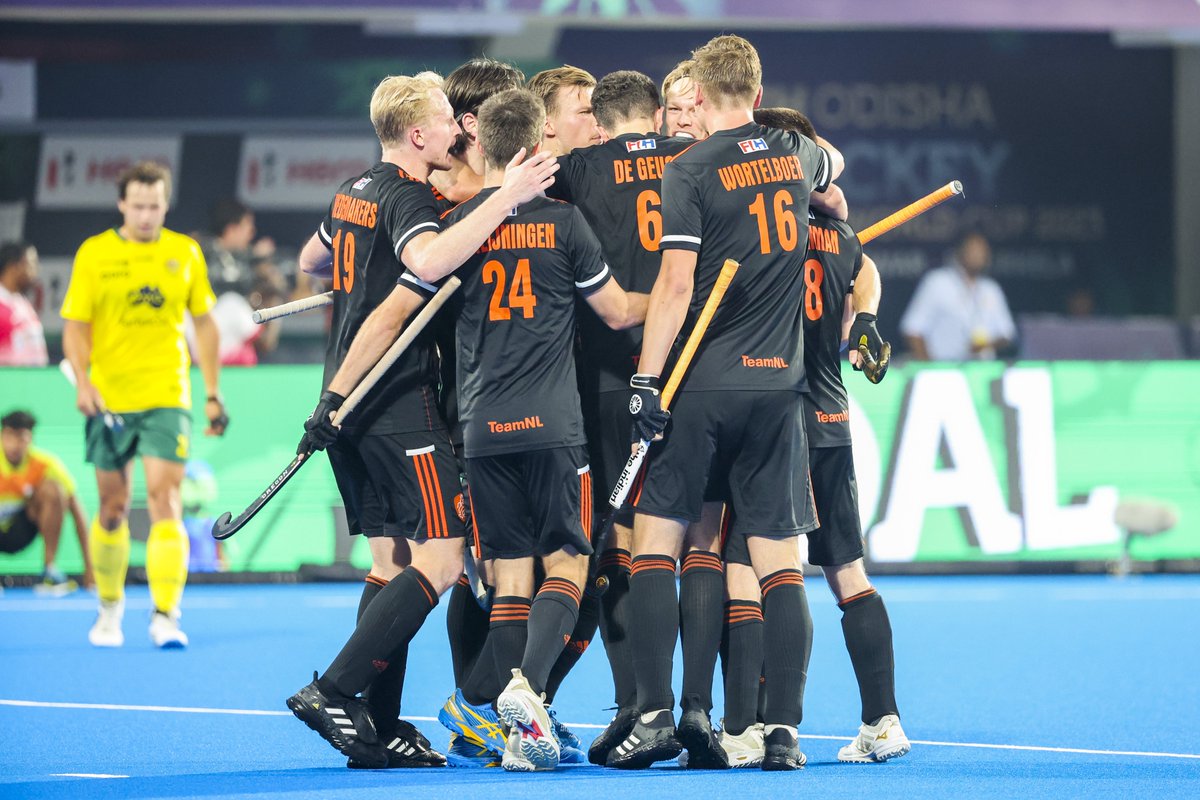 oranjehockey's tweet photo. BRONS! 🥉

De Oranje Heren hebben hun WK in India bekroond met een bronzen medaille!

In de troostfinale was Oranje met 3-1 te sterk voor Australië. Jip Janssen en Thierry Brinkman (2) maakten de goals voor Nederland.

#HWC2023 https://t.co/lp0Mf05mRb