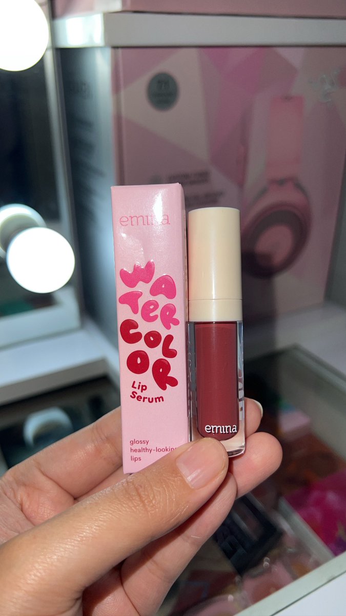 _friedciken's tweet photo. Don’t walk to Watsons…. RUN!!!!! 🏃🏻‍♀️💨

Bibir i kering gila padahal minum air banyak, pakai lip balm. Tried this RM15 lip serum &amp; it works for me! Dah lah warna cantik https://t.co/ParWDzpTAo
