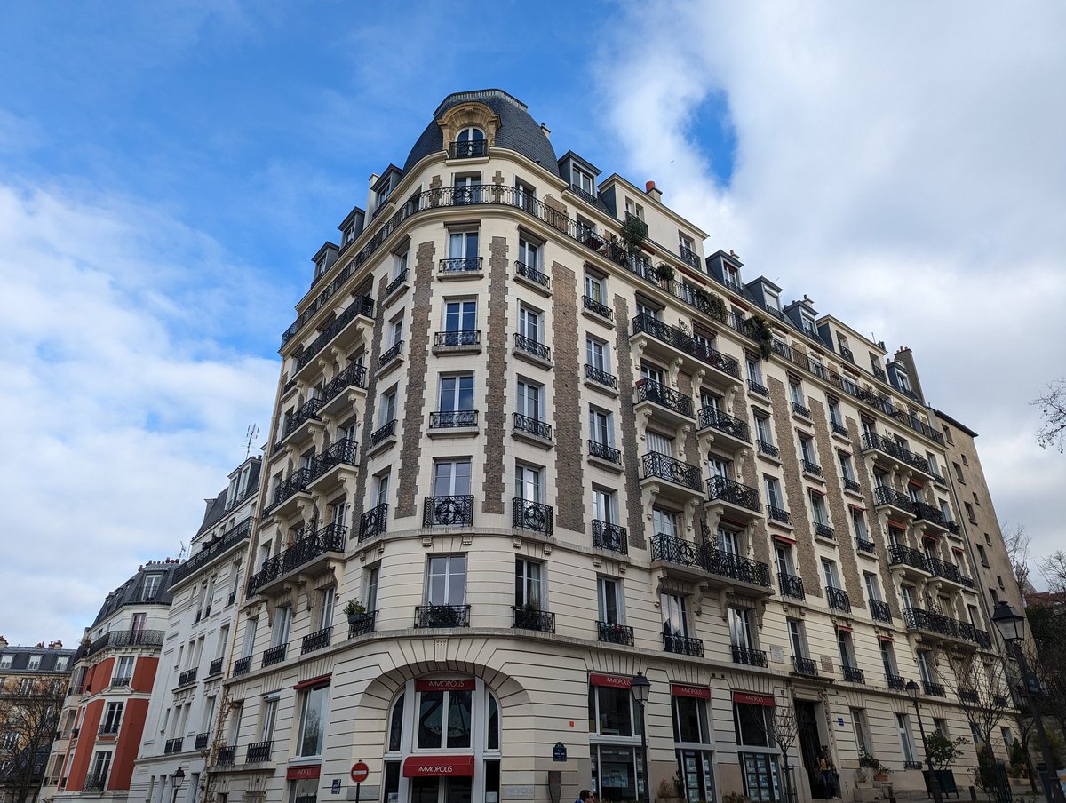 Circadiana's tweet photo. #PostcardsfromParis https://t.co/UQ8toCANwI