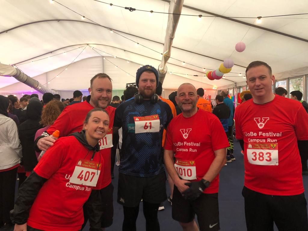 UoBTeamWMP's tweet photo. The team were out this morning for the #uobefest campus 5k run! We were also running with the @unibirmingham Community Safety Team, the local Sgt and the Boss @JasonWathesWMP ! The Boss put us all to shame completing it in 21 minutes! 🤯 #footchase #engagement #cantcatchtheboss https://t.co/HPwiM9gegf