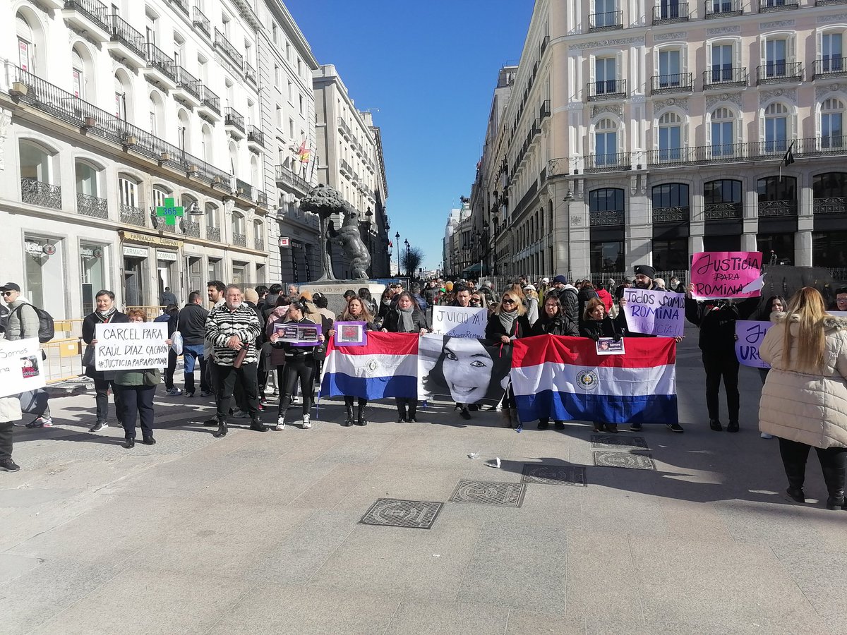 PyResisteMadrid's tweet photo. Seguimos en Sol, Madrid, exigiendo justicia para Romina y cárcel para su presunto asesino 
@PUFeminista @UltimaHoracom @ABCDigital 
#TodosSomosRomina https://t.co/eDOzVvl0IS