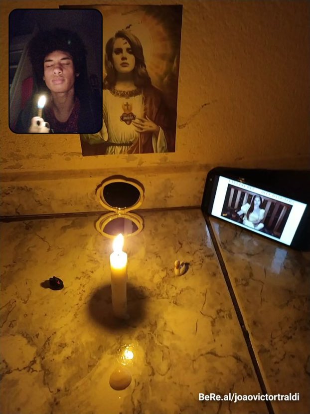 gabrimoonn's tweet image. me