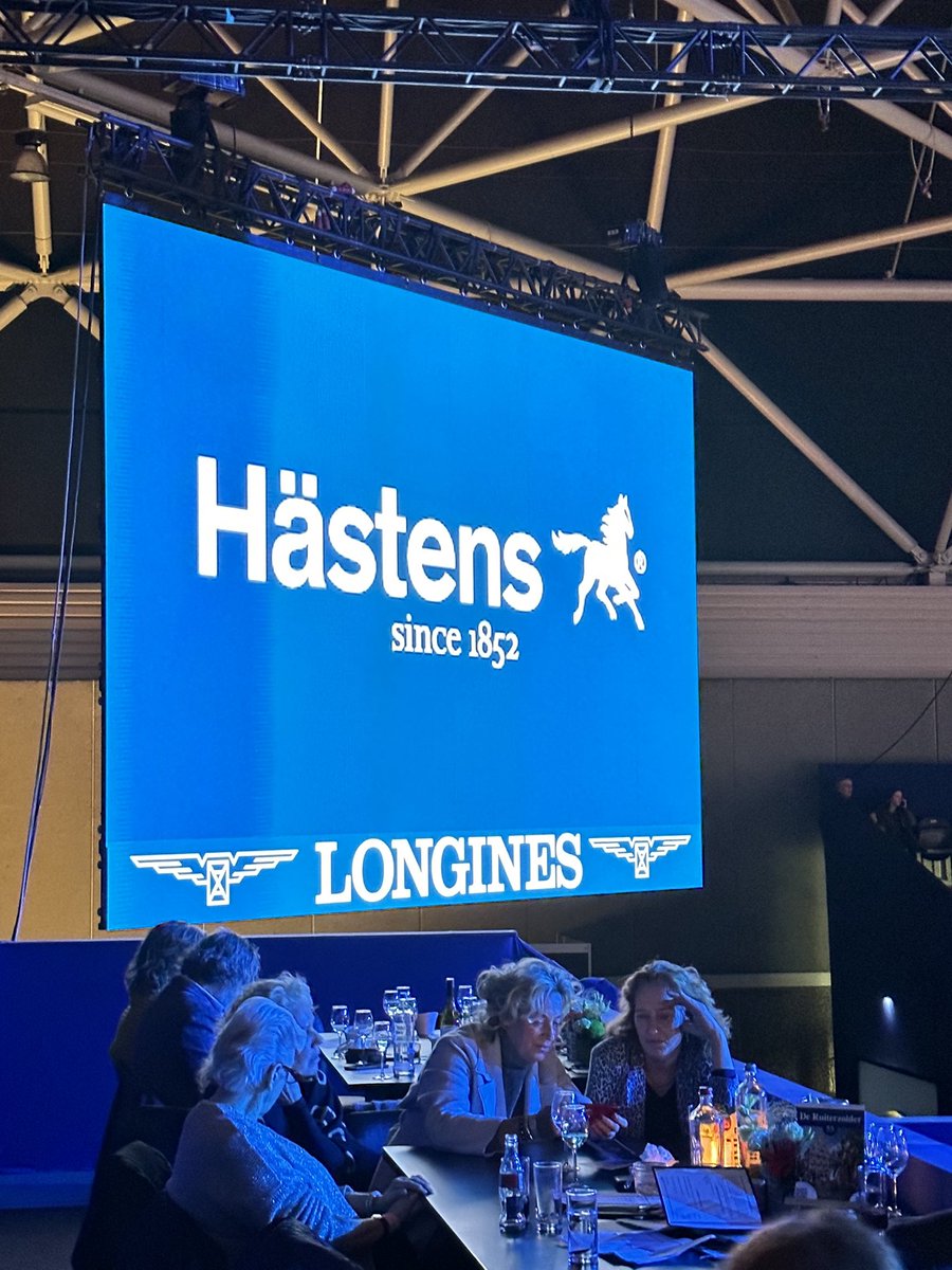 EricMostert's tweet photo. #jumpingamsterdam #hastensamsterdam #ericmostert  geweldig event, prestige van het hoogste niveau @hastens als trotse sponsor in de #raiamsterdam https://t.co/ychE1mUfEL