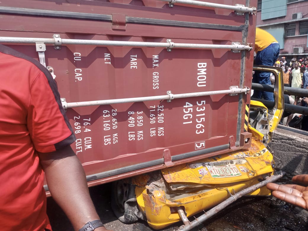MobilePunch's tweet photo. PHOTOS: Truck Falls On Bus At Ojuelegba, Lagos

A truck has fallen on a commercial bus at Ojuelegba, inwards Fadeyi, Lagos State on Sunday.

According to the Lagos State Traffic Management Authority,  efforts are being made to rescue the victims. https://t.co/3pb21R30do