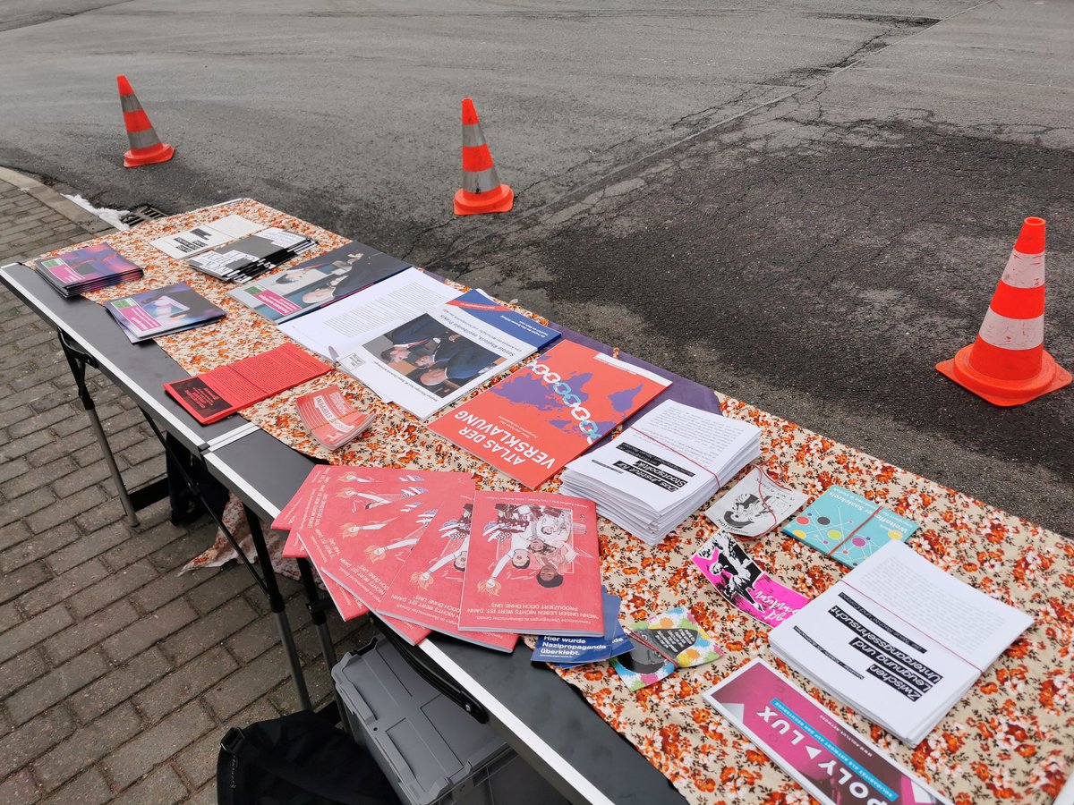 IfS_dicht's tweet photo. Die Abreise der Faschist*innen bei der #noIfS-Winterakademie geht weiter. Wir machen deutlich, dass es sich dabei um gefährliche rechtsextreme Ideologieproduktion und Vernetzung handelt - die unbemerkt bleiben will. #sr2901 #Schnellroda https://t.co/MsUDCyaffo