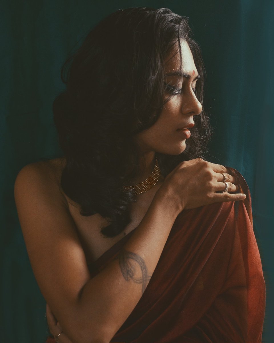sahiscraftworld's tweet photo. Gm /Ge ♥️
My currently available nfts 

"Vadhu" - The Bride
Edition 
4/13 still available @ 0.025 $eth 

"Dulhan"
1/1
0.2 reserve 

🖇️ In 🧵

Kindly comment/like/buy etc etc 😀

#NFT #NFTCommunity #Foundation #photography https://t.co/OXGQlMRcLF