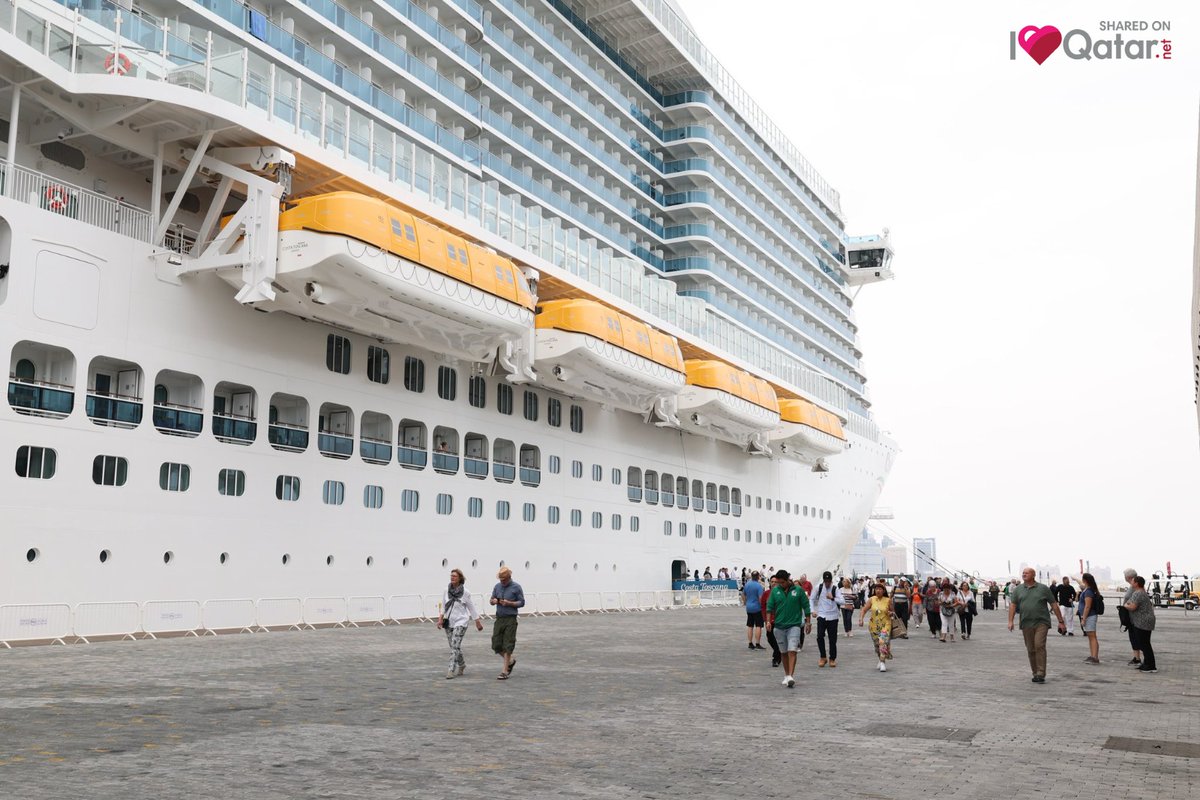 🛳️ One of the largest cruise ships in the world, Costa Toscana, docked at Doha Port today for its third call in the 2022/’23 cruise season, with 3,426 tourists and 1,428 crew members on board.

📷 @MwaniQtr 

#Doha #Qatar #ILoveQatar #ILQ #ILQLive #QatarCruiseSeason #QatarCruise