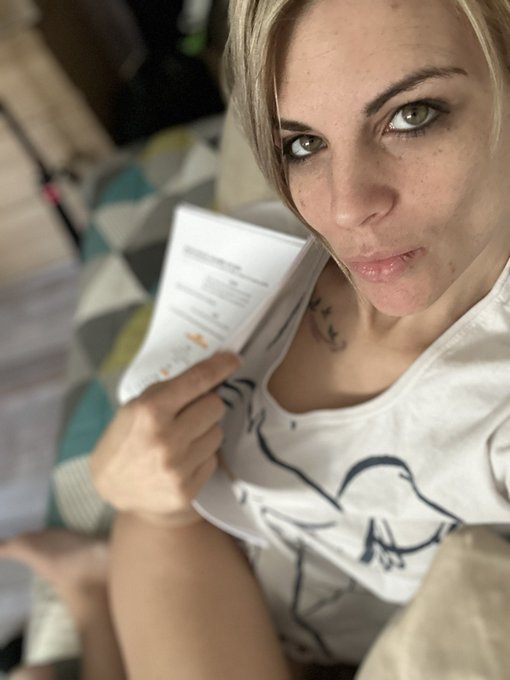 Aujourd&rsquo;hui je r&eacute;vise mon scripte pour @canalplus pour mon prochain tournage https://t.co/0s6cPKmhSr<a class="tags" target="_blank" title="On Twitter" href="/?out=eyJ0eXAiOiJKV1QiLCJhbGciOiJIUzUxMiJ9.eyJpYXQiOjE3MjgxNTc4NTQsImlzcyI6InR3cG9ybnN0YXJzLmNvbSIsIm5iZiI6MTcyODE1Nzg1NCwiZXhwIjoxNzU5NjkzODU0LCJyZWRpcmVjdF91cmwiOiJodHRwczovL3R3aXR0ZXIuY29tL2NhbmFscGx1cyJ9.dGJ_TChDvSrUSDhjE7tASHaA4yvwxY5eYOBnsOI5k6y9XW7kFeV6TeyFVY5uvOacnmXNuBm0W_pcUQvWF2y79w">@canalplus</a>