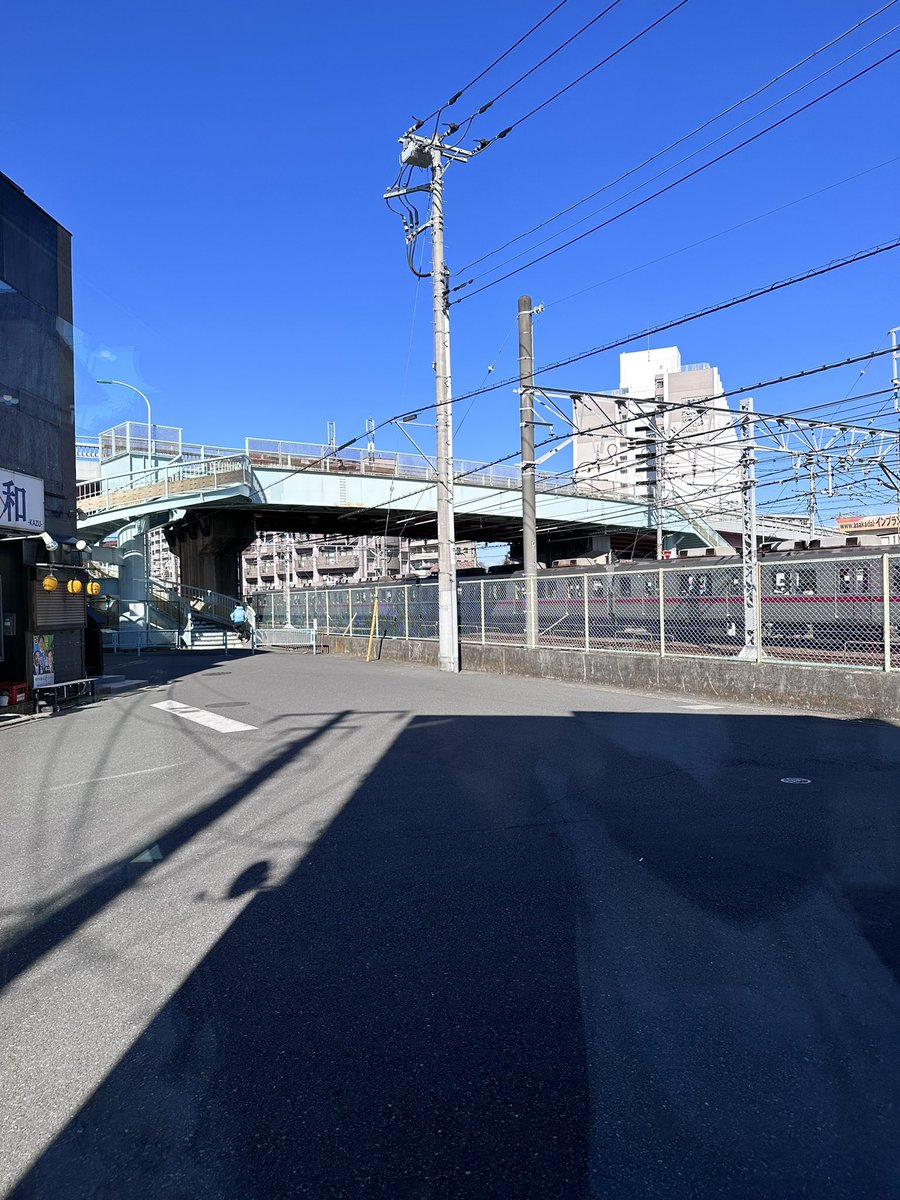 AlwonBeauty's tweet photo. 朝霞台【美容室の窓】やっぱりこの景色好き
電車ゆっくり見ながらヘアカットしませんか？
Alwonで待ってます！

#ヘッドスパ　#髪質改善　#美容室　#サロン　#東武東上線　#朝霞台駅　#北朝霞駅
#武蔵野線　#Xトリートメント　#エックストリートメント　#艶髪 https://t.co/tV6QuCQ5qu