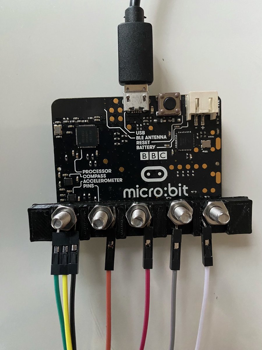 HvanSchie's tweet photo. STL-bestand voor het 3D-printen van aansluitstrip voor Microbit.  https://t.co/J6BBDl9sAK https://t.co/OUVJQaRthV