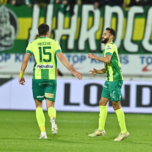Conf_League's tweet photo. 🇨🇾 AEK Larnaca in their last 13 league games = 🔥

✅ 12 wins
🤝 1 draw
🧤 9 clean sheets

📸: @AEKLARNACA | #UECL https://t.co/rlRVksmbpb