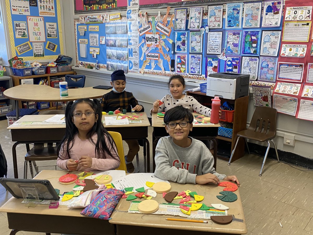 CSMrsSeaman1's tweet photo. Having fun with fractions in room 223! @VS13UFSD @WheelerAvenue #teamwheeler https://t.co/kQO3ZKiHfr