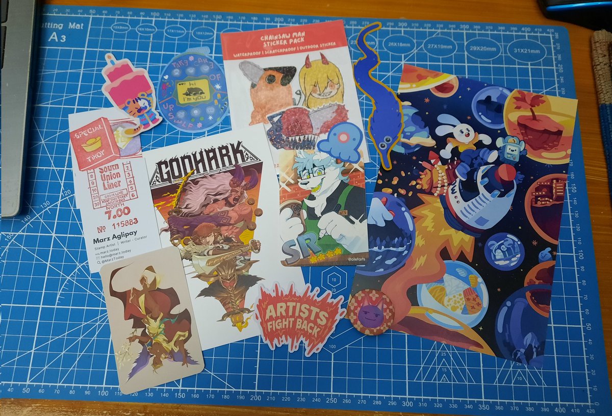 Komiket BGC mini haul! Bought stuff and traded stuff (but i just wanted to give free postcards and stickers but they gave me stuff in exchange haha) Tags in thread (plus untag others if u comment) 💖 #KomiketBGC