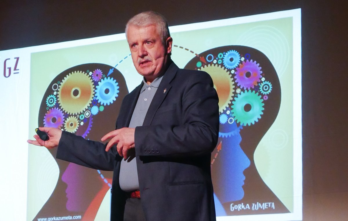 ✔️Tuve el inmenso honor y placer de clausurar el I FORO DE LA #COMUNICACIÓN de Villena
▶️Gracias a la <a href="/generalitat/">Generalitat</a> y en especial a <a href="/COPE/">COPE</a> Villena @MQRVILLENA 
👉Hay que aplaudir la iniciativa y el entusiasmo de las pequeñas (grandes) emisoras 👏🎙️👌
🔴gorkazumeta.com/2023/01/gorka-…