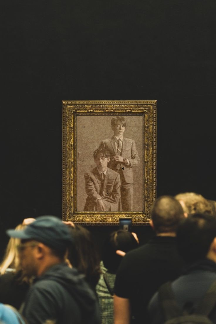 TAEKOOK!AU   © thryios

ㅡPandora

Penyelam kembali menemukan beberapa barang mewah dalam bangkai kapal Titanic, dan menunjukannya pada pagelaran museum pusat kota. Namun anehnya, mengapa terpasang foto usang Taehyvng dan sosok 'tak dikenal' disana?

Tags; fantasy