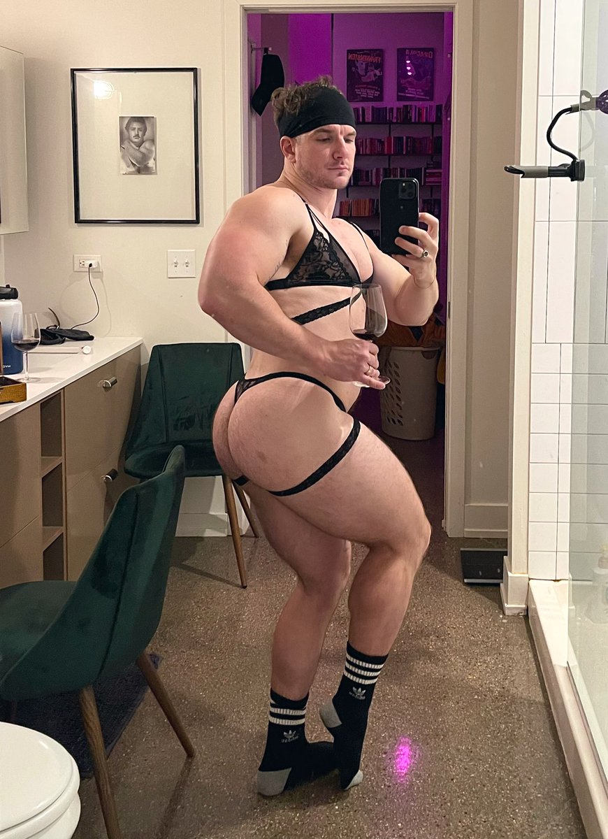 GottaGottaBDown's tweet photo. Is this what they meant by “Sunday best?” 🙏🏻 https://t.co/ZjR1wuUMue