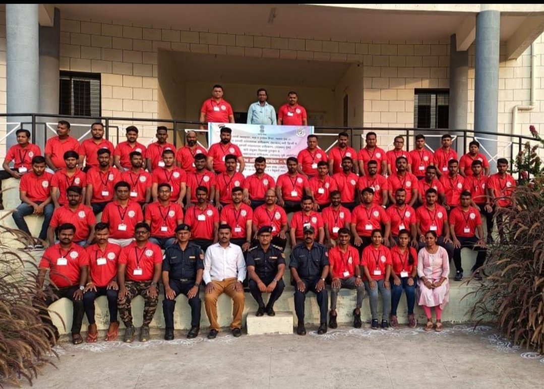 05NDRF's tweet photo. #azadika_amrit_mahotsav
#capacity_building
#Disaster_reslient_India
5 NDRF team conducted #disaster_management_training especially on chemical, biological, and radiological emergency for the #Aapda_Mitra at Rameti, Chahroli, Pune, Maharashtra.
@ndmaindia
@NDRFHQ 
@PIBMumbai
@ANI https://t.co/7bogehFc3T