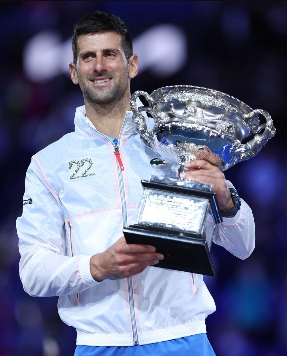 Defender tus valores te hace libre.
Hacer lo que amas también.

Hoy es máximo ganador de Grand Slams y recuperó el número 1 del mundo en solo 6 meses con los pocos torneos que le permitieron jugar y a los 35 años cumplidos.

El más grande de todos los tiempos es Novak Djokovic.