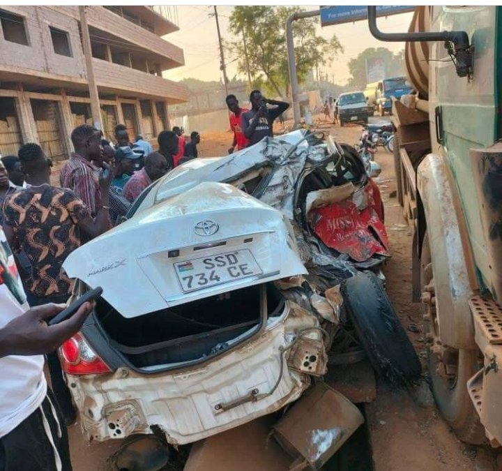 Aboui9's tweet photo. It's so sad 😭😭😭 and heartbreaking how we are losing our young youths due to this careless water tank drivers in juba the government need to do something about it soon https://t.co/GKcxOL0ou8