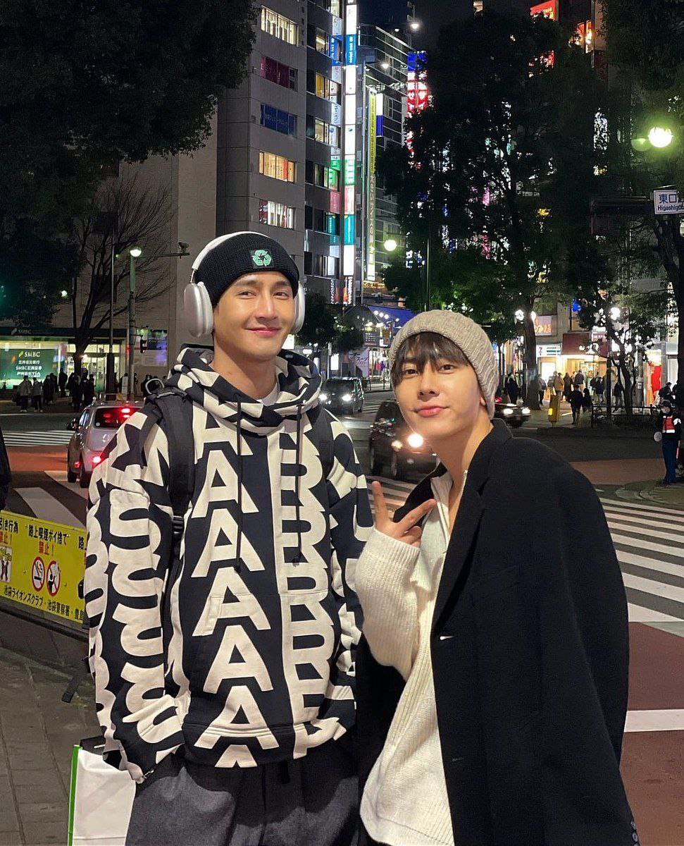 otp_bl's tweet photo. Os #EarthMix em fotos da viagem ao Japão que estão fazendo juntos!

#BL #BoysLove https://t.co/PkCSvLNb2h