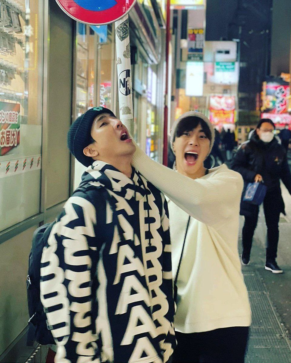 otp_bl's tweet photo. Os #EarthMix em fotos da viagem ao Japão que estão fazendo juntos!

#BL #BoysLove https://t.co/PkCSvLNb2h