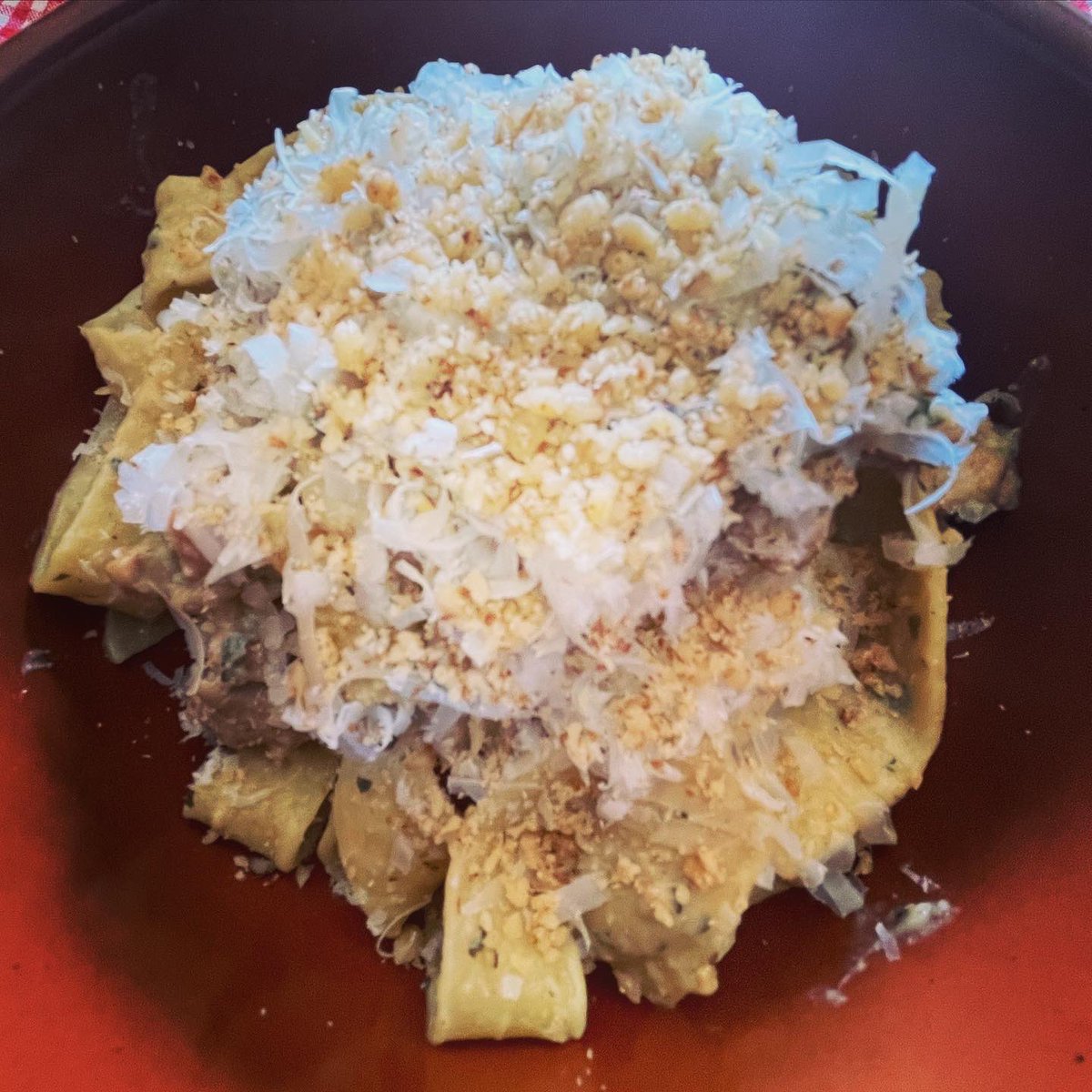 PiramideRossa's tweet photo. #buonadomenica e #buonpranzo con #pappardelle al #pestodisalsiccia con #cremadifave #spolverate con #parmigianoreggiano e #nocitritate…#buonappetitoame 😋😋😋 #food #cibo #primopiatto #ricettadifantasia #cucinare #foodblogger #foodphotography #foodlife #foodlover https://t.co/T9wml1ifDN