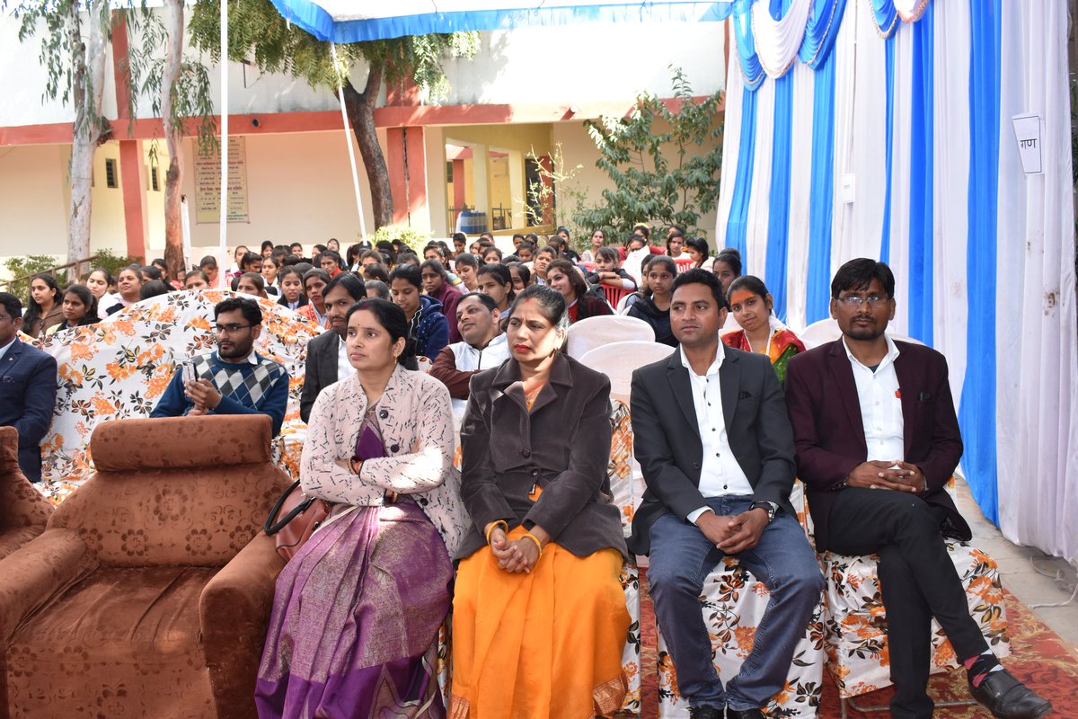 Harnamlodh's tweet photo. राष्ट्रीय सेमीनार में मूल्य शिक्षा पर पेपर प्रेजेंट किया https://t.co/OdN4rxVBzM